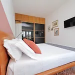 Comfy Home For Family Next To Metro