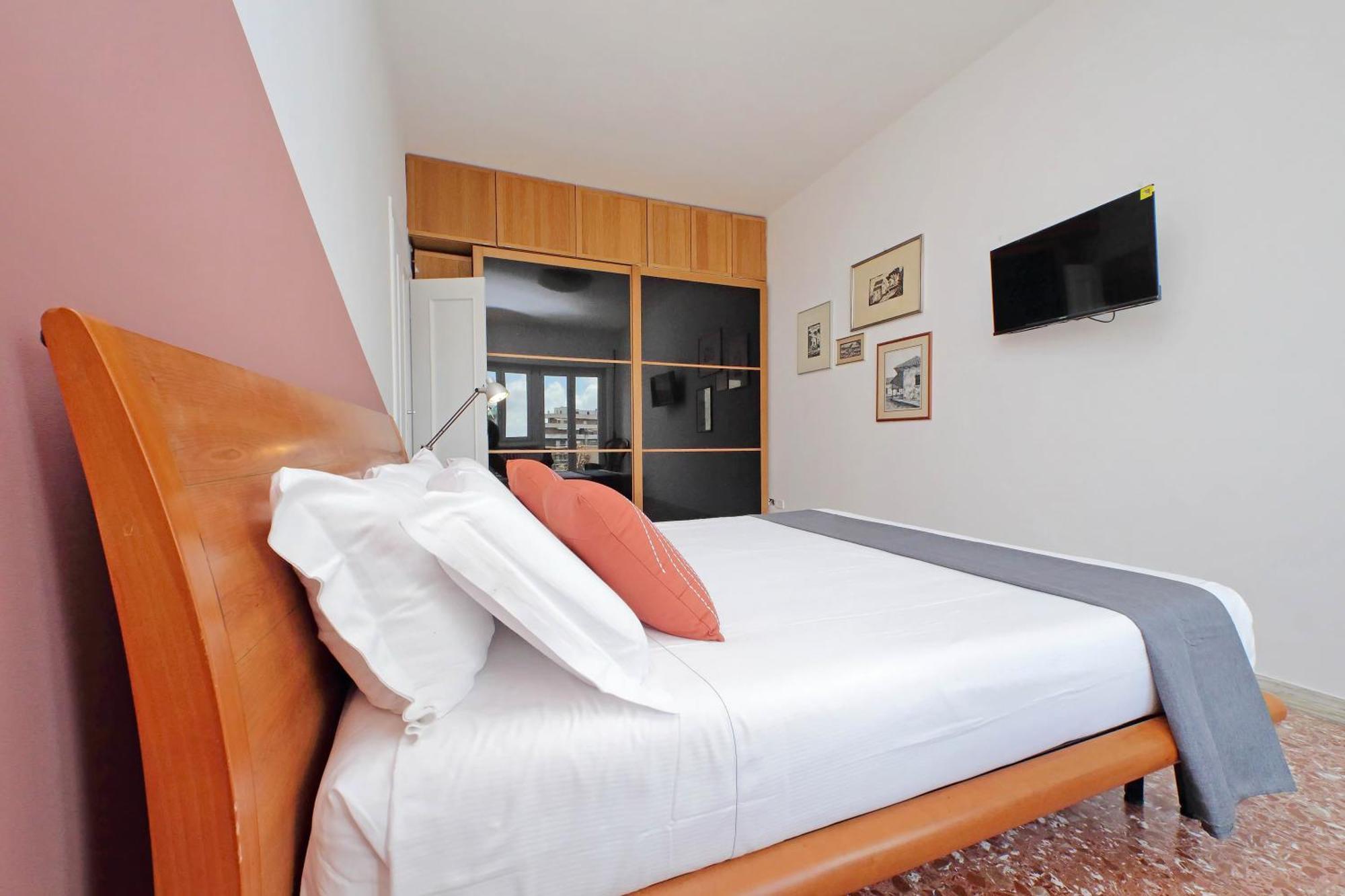 Comfy For Family Next To Metro Apartment *