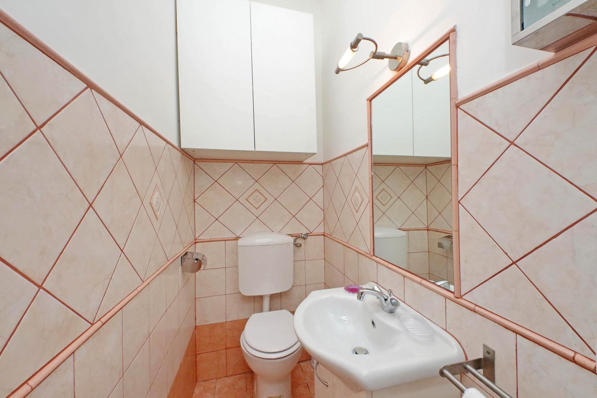 Comfy For Family Next To Metro Apartment Rom