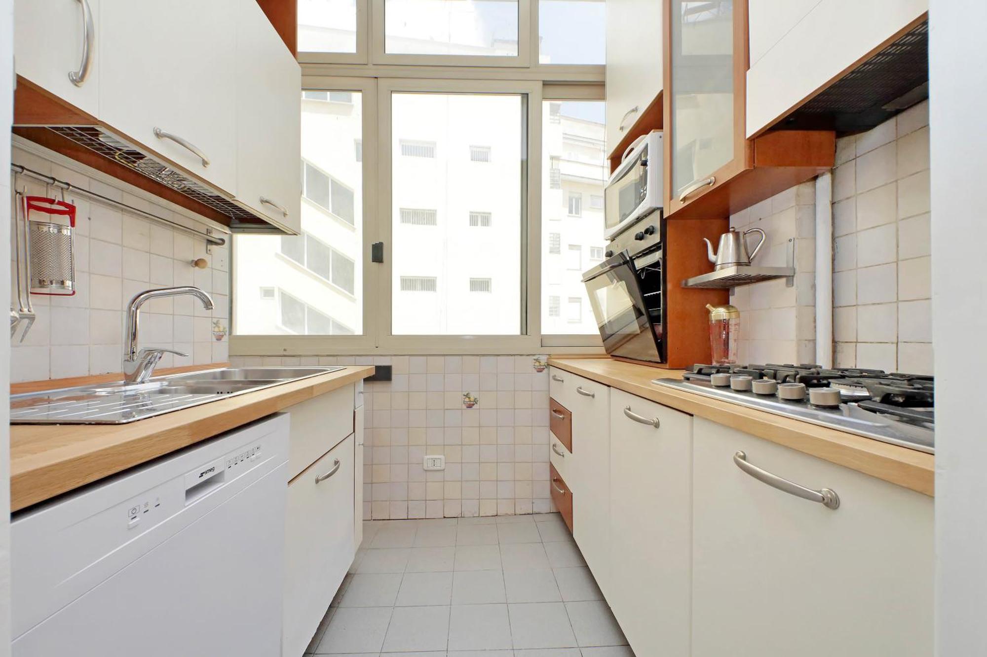 Apartment Comfy For Family Next To Metro Rom