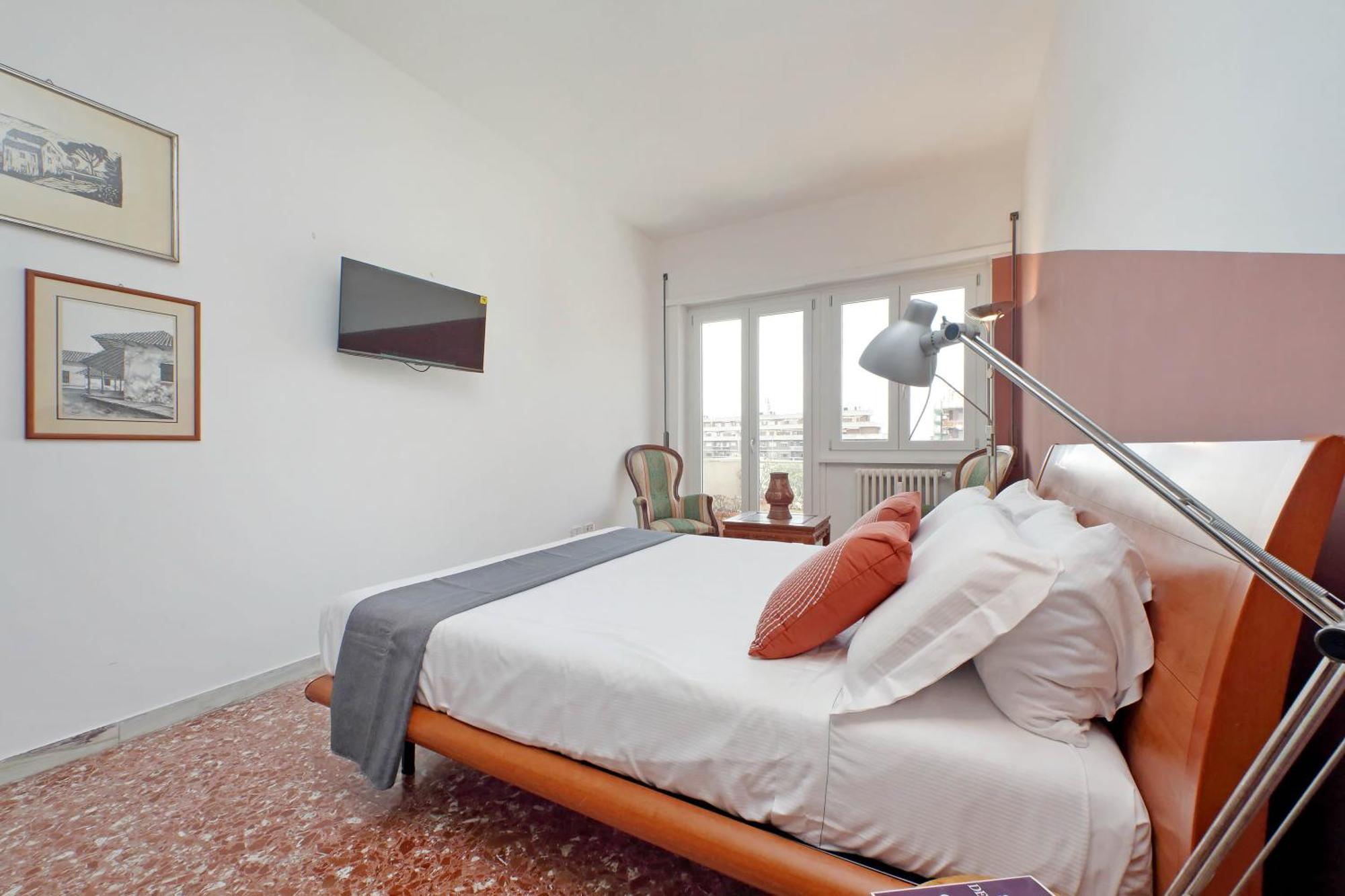 Comfy For Family Next To Metro Apartment