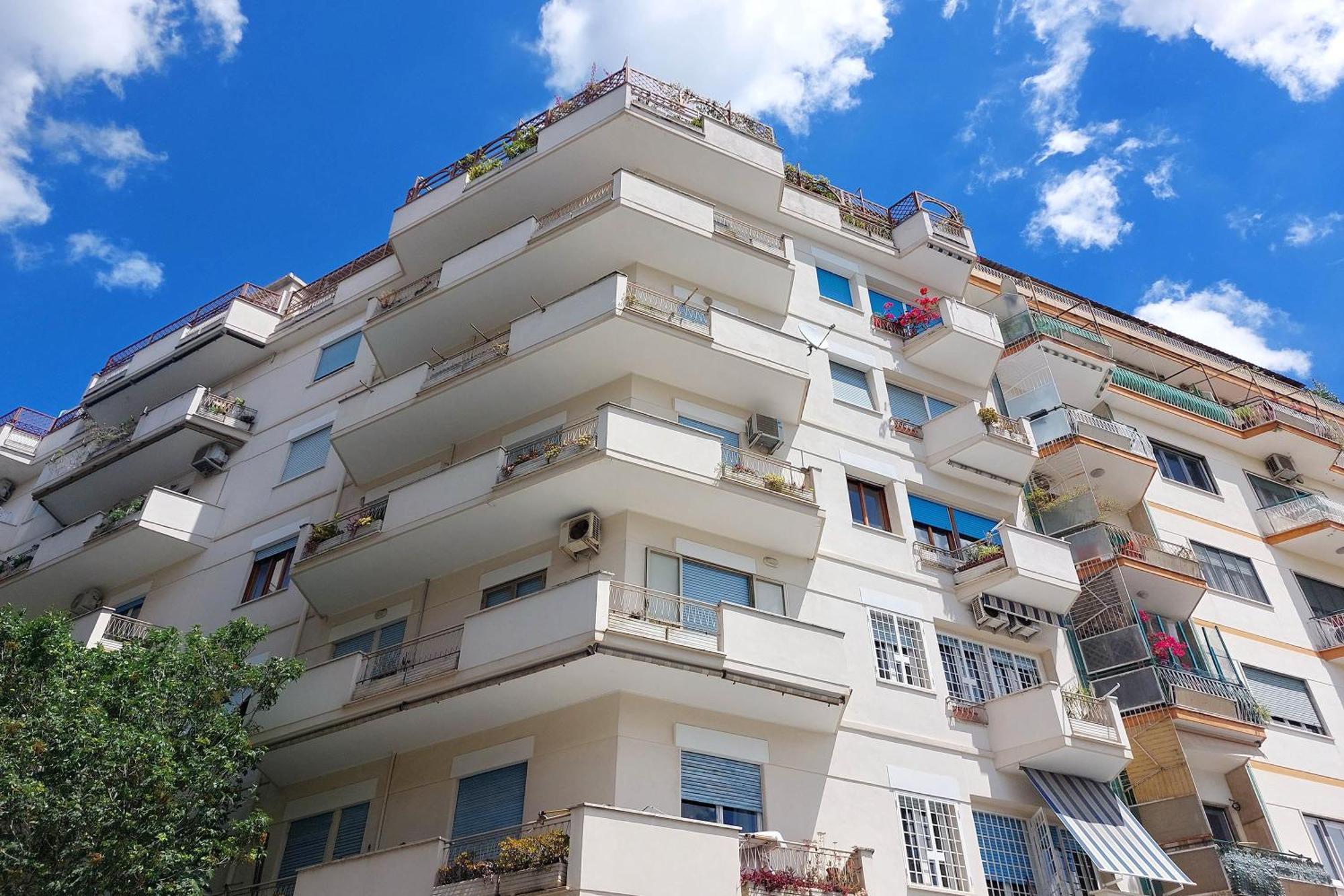 Comfy For Family Next To Metro Apartment Rom